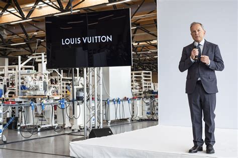 michael berk louis vuitton|Handover at the Head of LVMH Fashion Group .